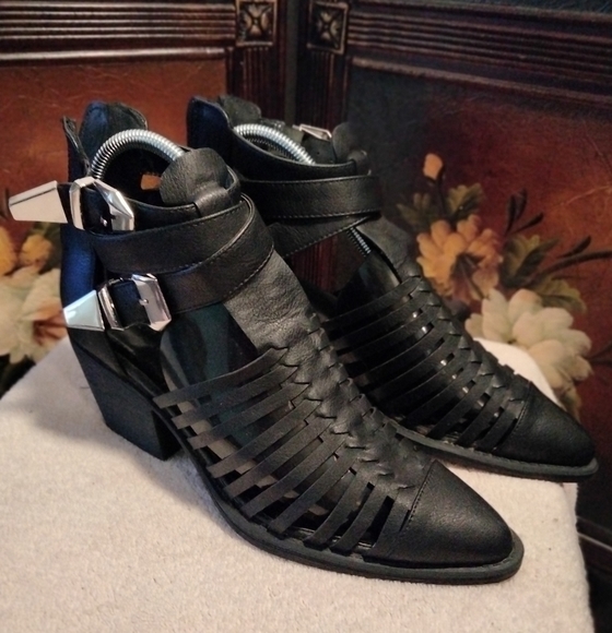 Forever 21 Chunky Block Heel Mule Pointy Toe Black Strapped 7 - Picture 1 of 9